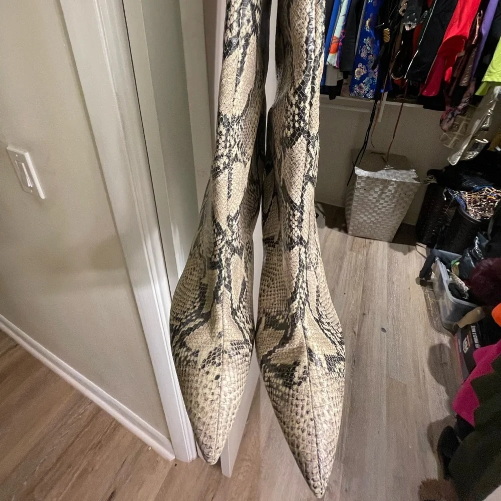 SCHUTZ Black and Cream Snakeskin Heels - Picture 4 of 6